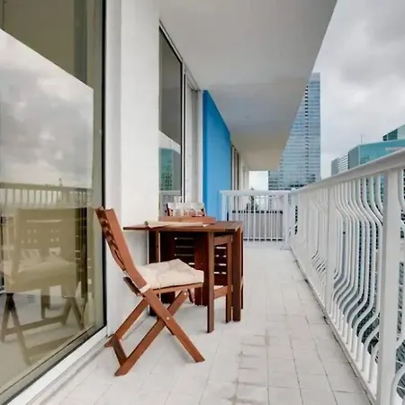 Chic Penthouse: 3Br X Pool X Gym X 2 Parking Spots Apartment